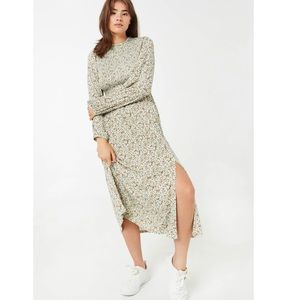 ARDENE
Ditsy Floral Peasant Midi Dress